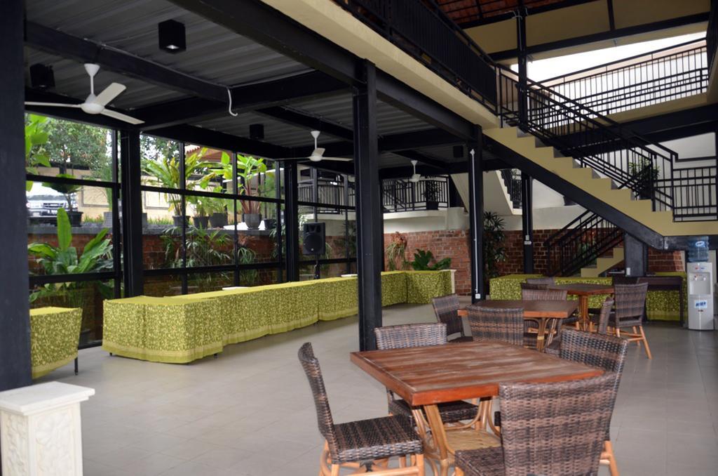 Bumi Cikeas Sentul Bogor Hotel Екстериор снимка