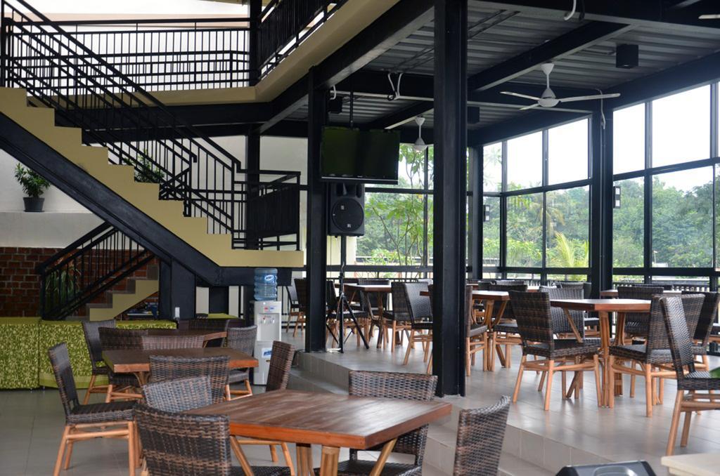 Bumi Cikeas Sentul Bogor Hotel Стая снимка