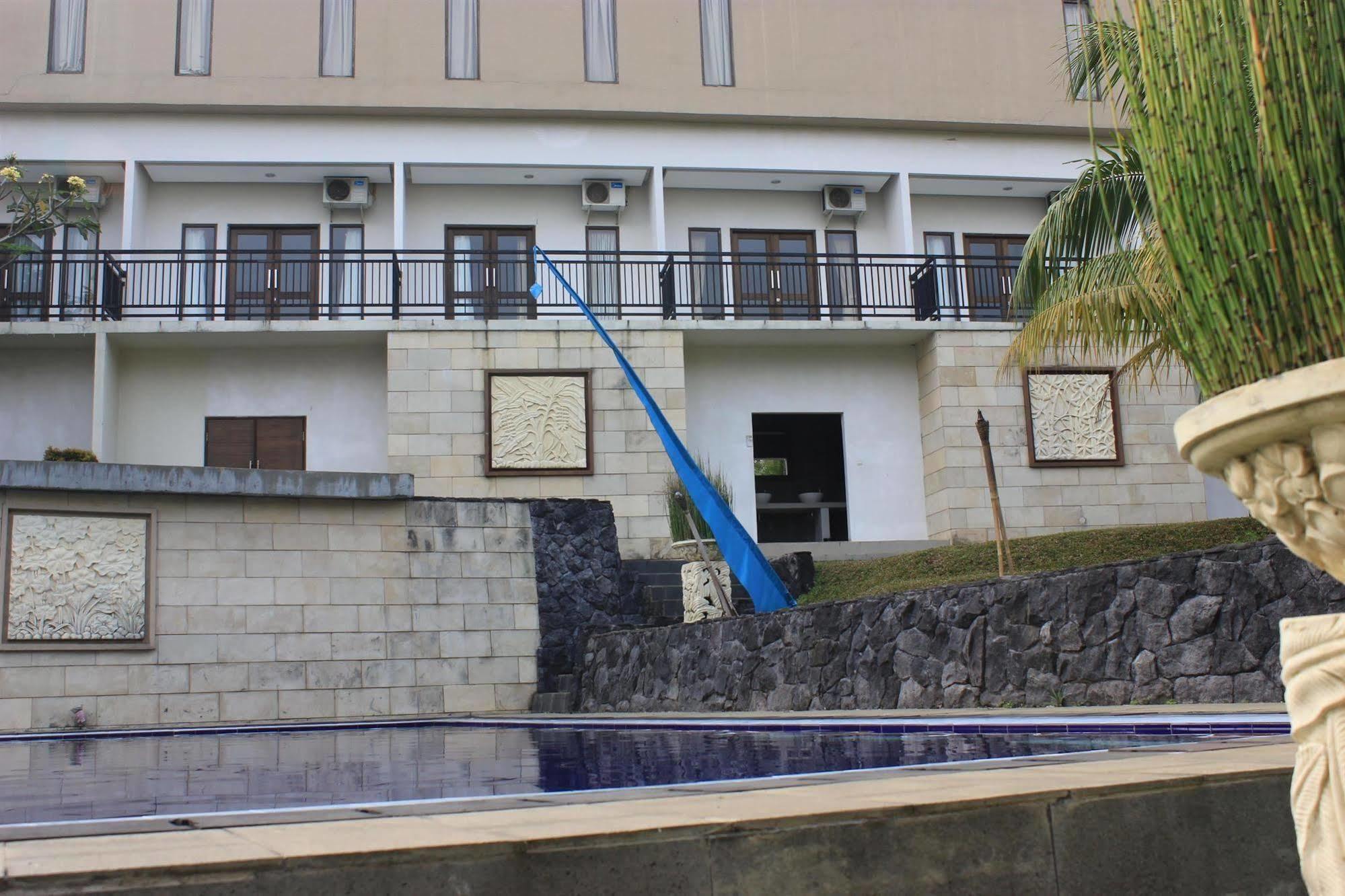 Bumi Cikeas Sentul Bogor Hotel Екстериор снимка