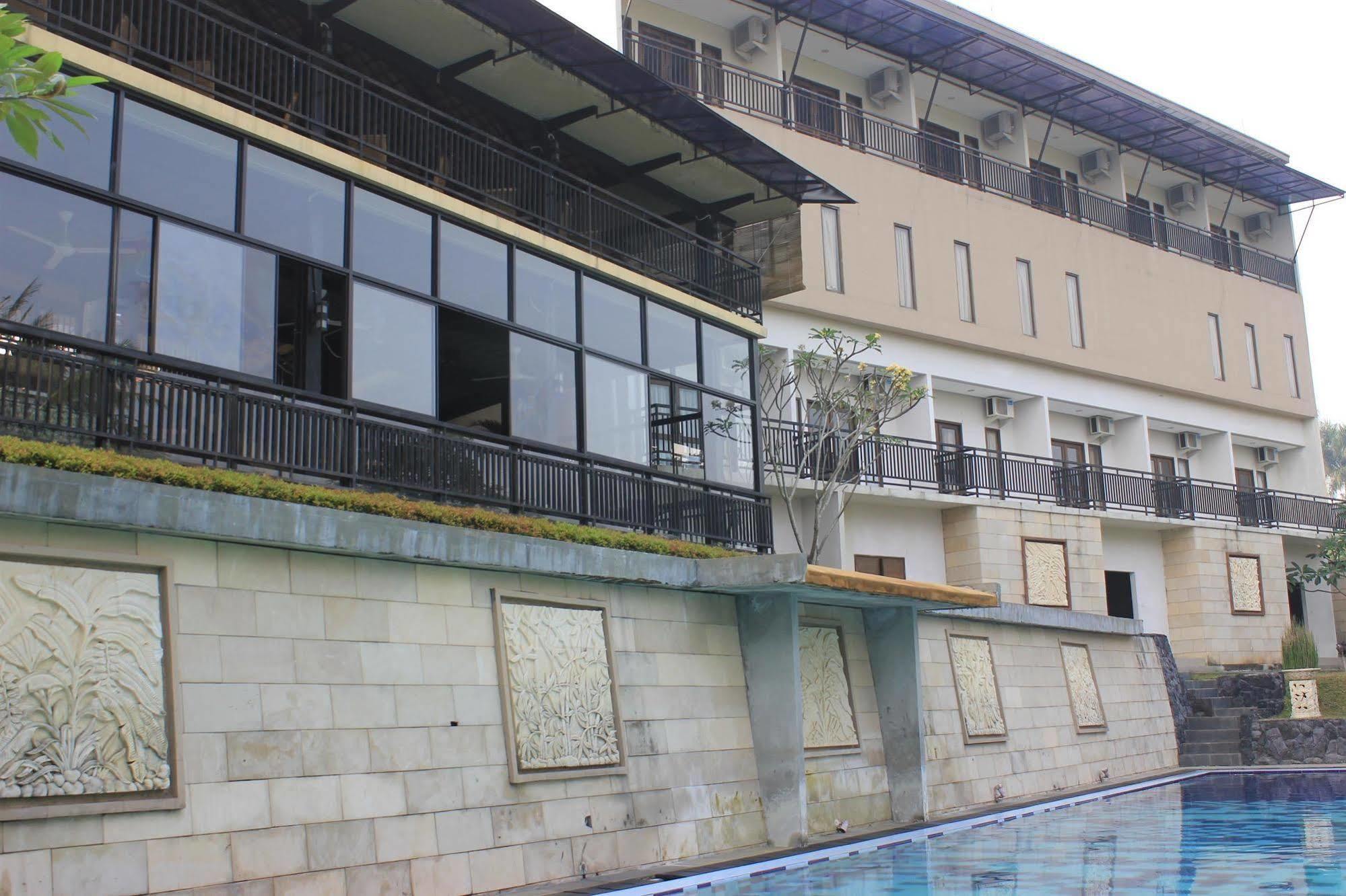 Bumi Cikeas Sentul Bogor Hotel Екстериор снимка