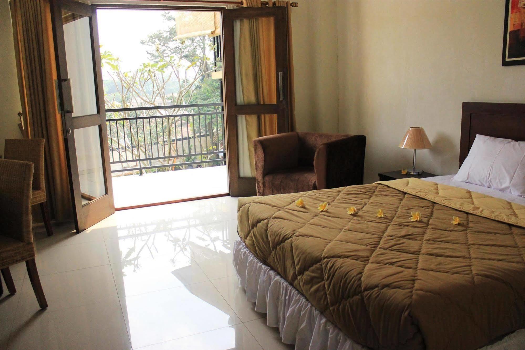 Bumi Cikeas Sentul Bogor Hotel Екстериор снимка