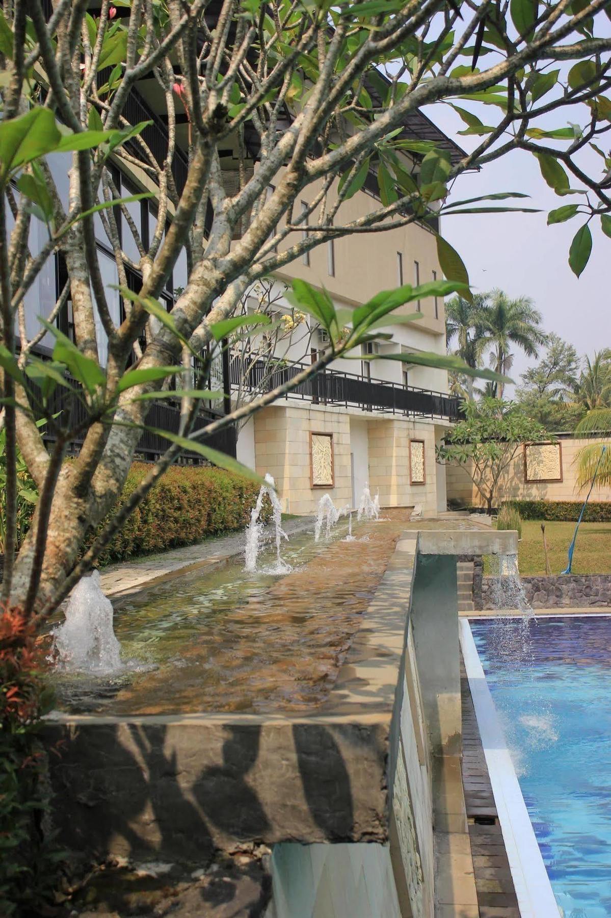 Bumi Cikeas Sentul Bogor Hotel Екстериор снимка