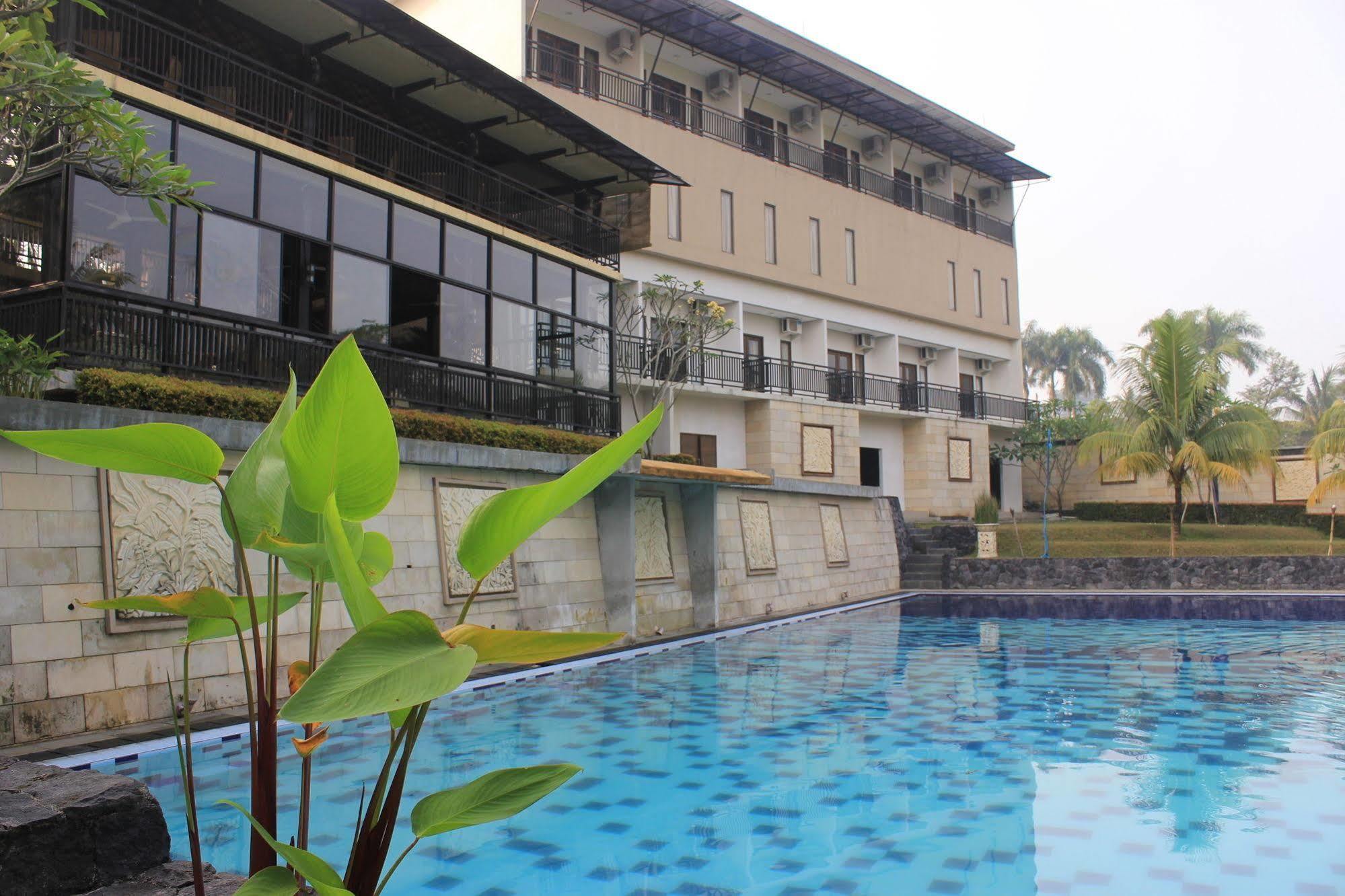 Bumi Cikeas Sentul Bogor Hotel Екстериор снимка