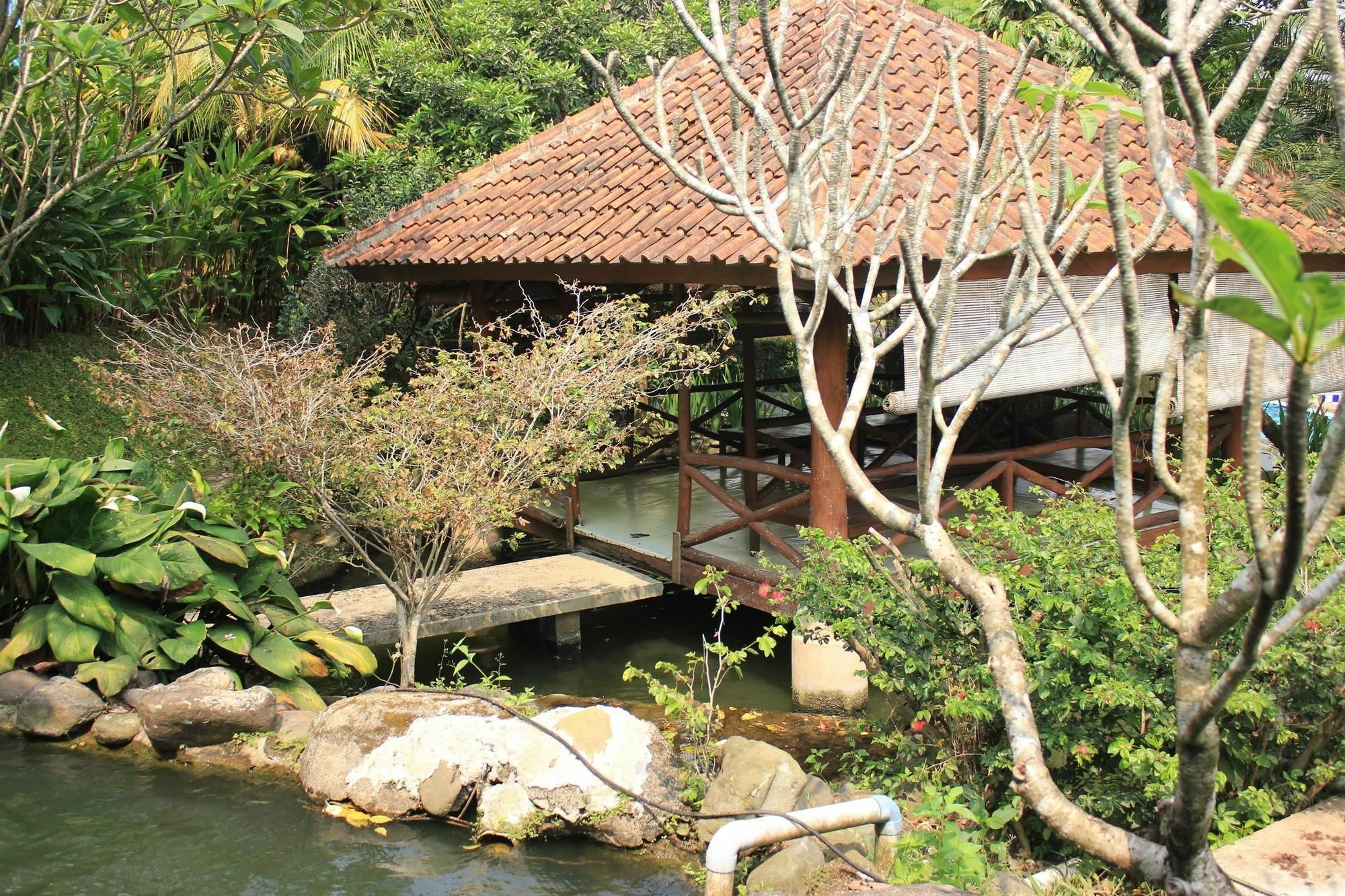 Bumi Cikeas Sentul Bogor Hotel Екстериор снимка