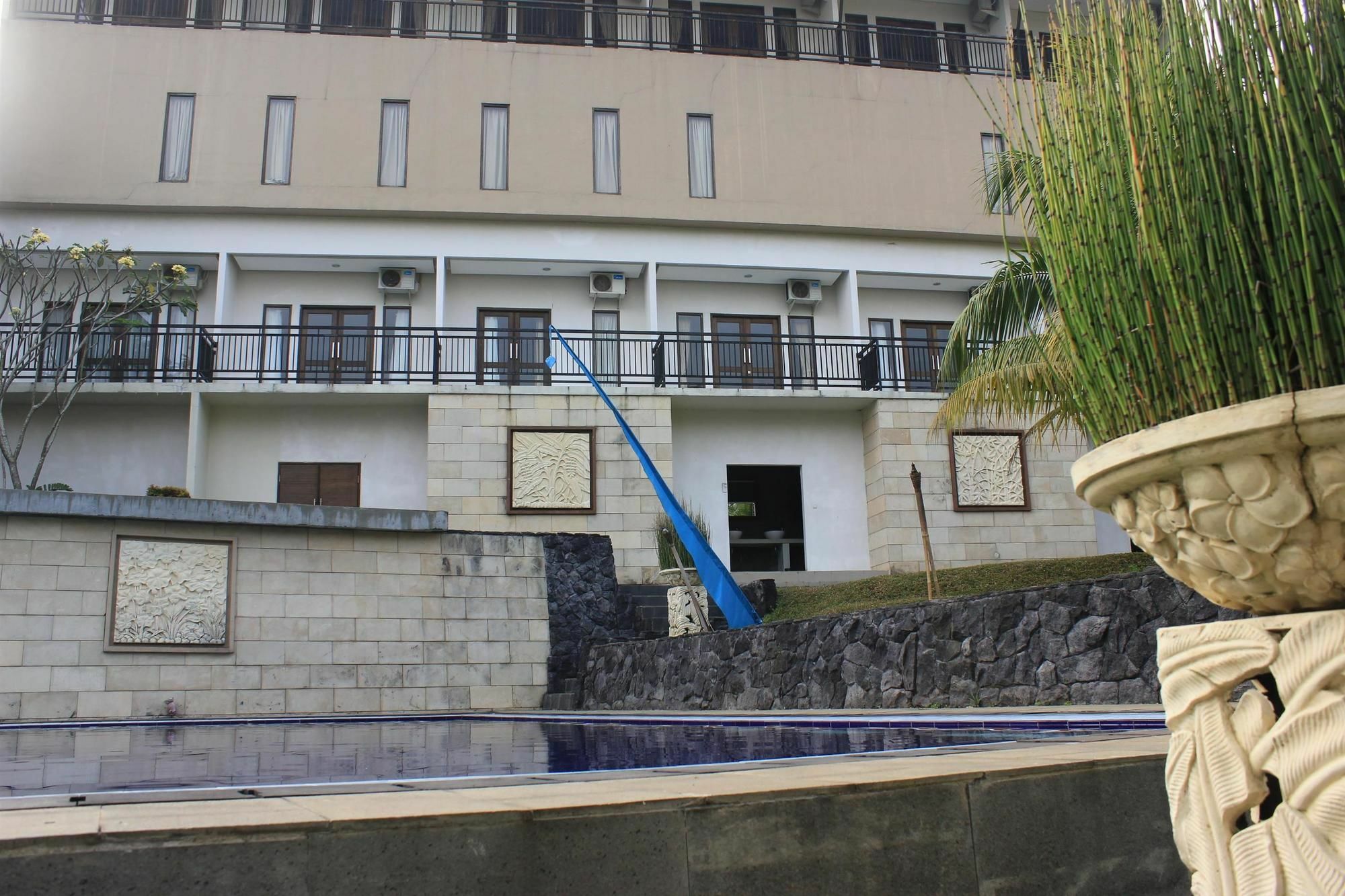 Bumi Cikeas Sentul Bogor Hotel Екстериор снимка