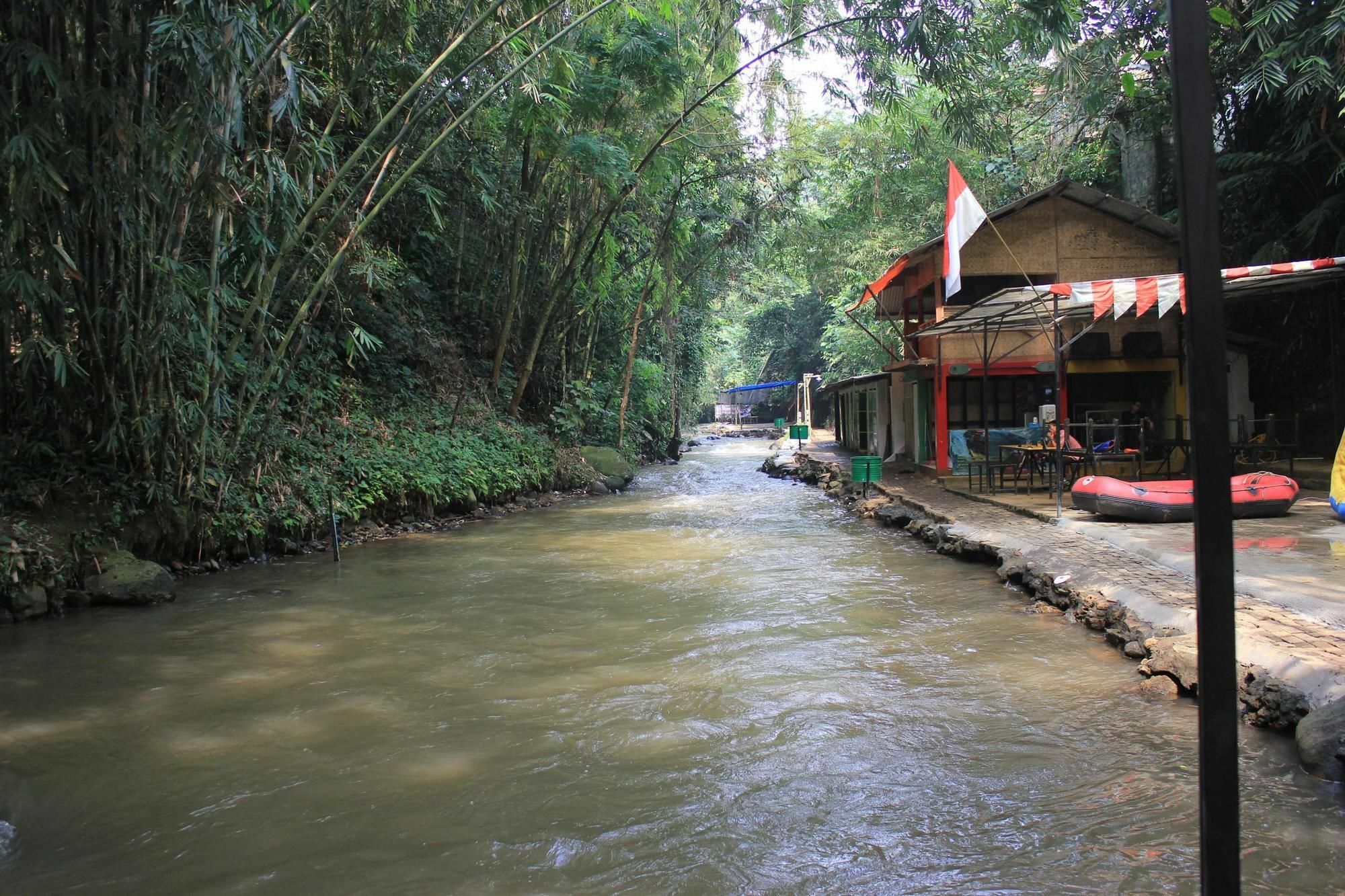 Bumi Cikeas Sentul Bogor Hotel Екстериор снимка